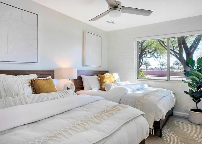 Upscale Desert Heated Pool Holiday home *